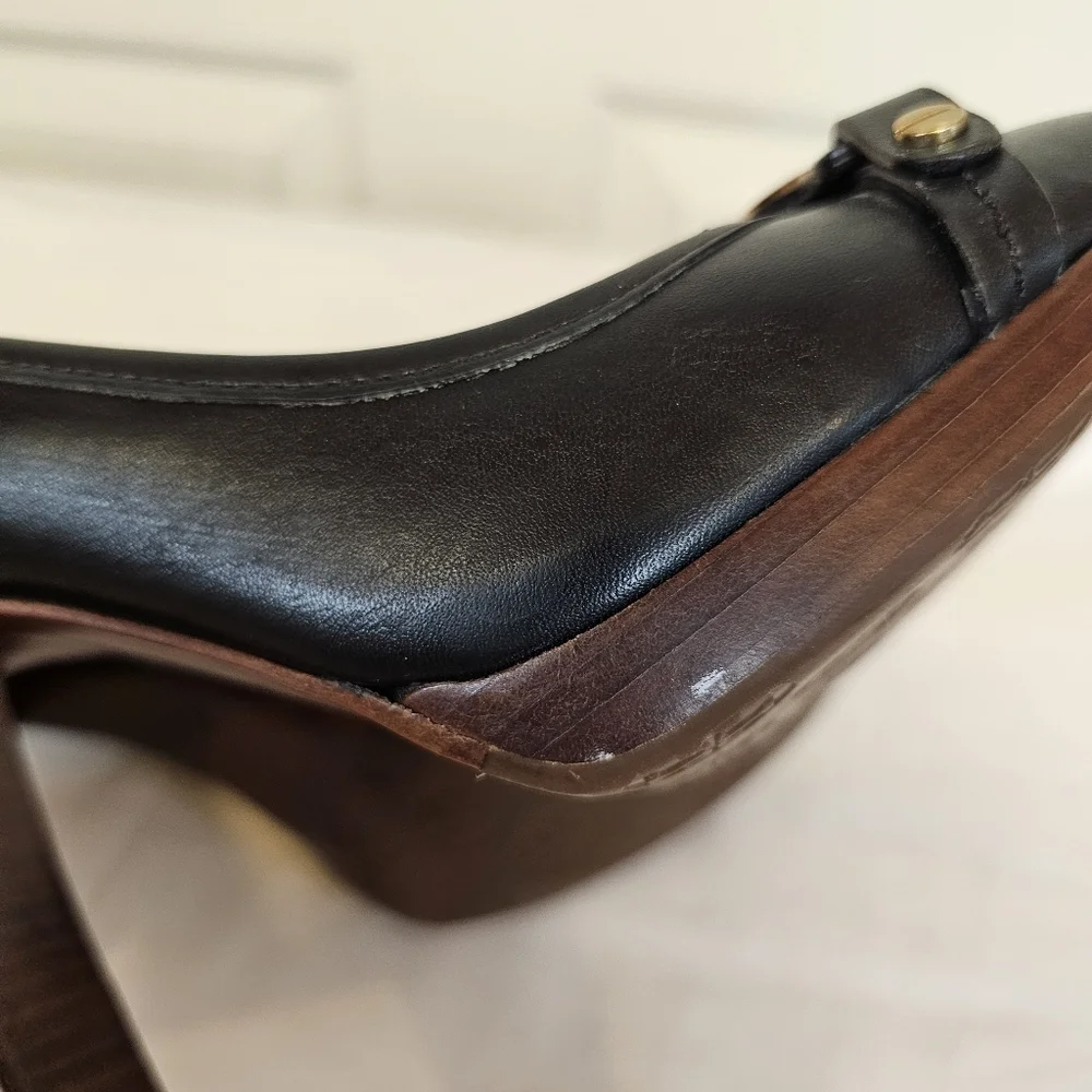 Tory Burch Wooden Tall Heel Calista Pumps Gold Logo